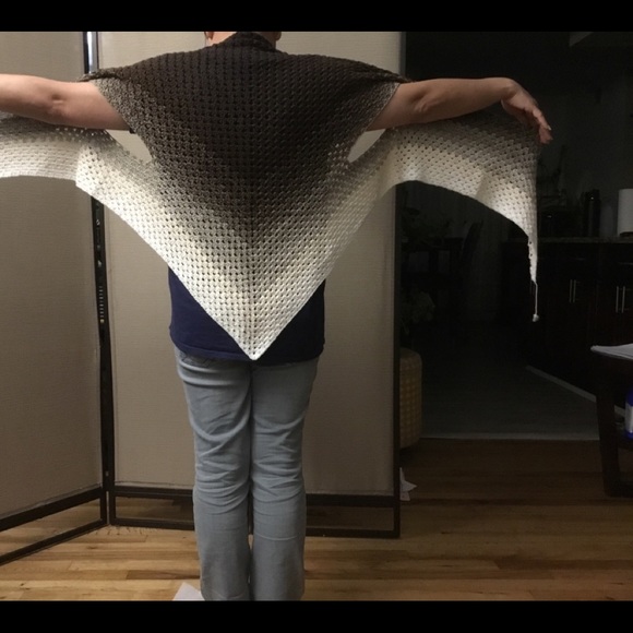 Crocheted wrap with armholes - Picture 5 of 5